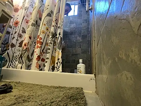 xxxenzo1 online show from January 25, 2025, 6:13 pm