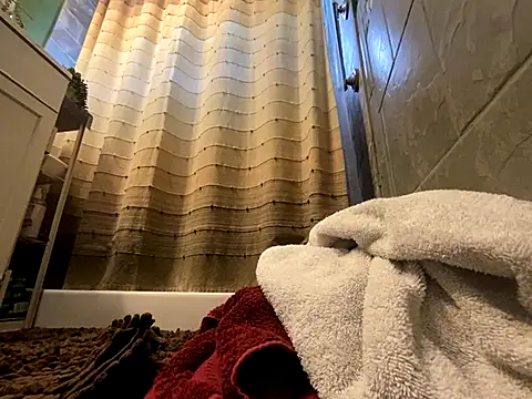 xxxenzo1 online show from October 22, 2025, 12:11 am