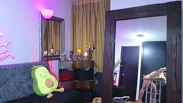 Snapshot of MightyLaura1 chatting on November 27, 2025, 10:34 pm MightyLaura1 online show from November 27, 2025, 10:34 pm