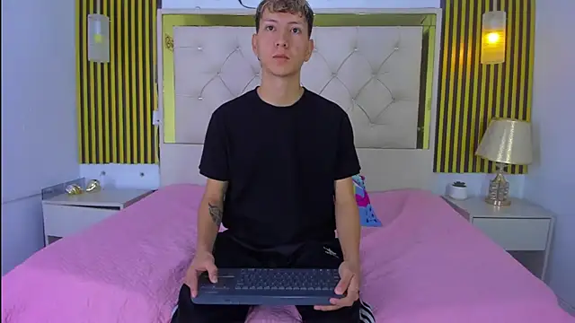 sammysex- online show from November 25, 2025, 6:24 am