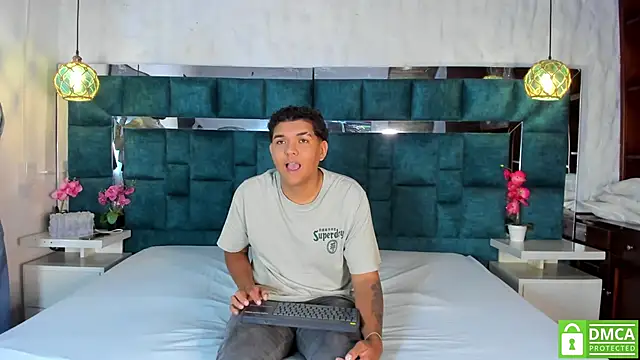  bonnyandclyde online show from March 7, 2026, 12:24 pm