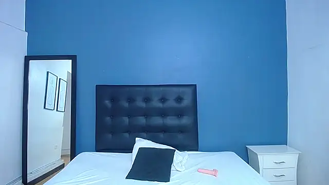 naughty bigass 18 online show from November 25, 2025, 6:41 pm