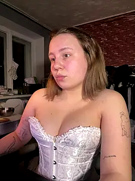 Snapshot of Annahylio chatting on November 26, 2025, 8:10 pm Annahylio online show from November 26, 2025, 8:10 pm