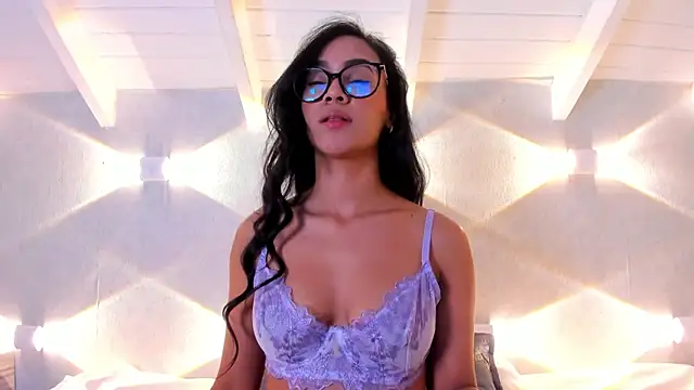 Klohewilliams  online show from January 5, 2026, 5:27 pm