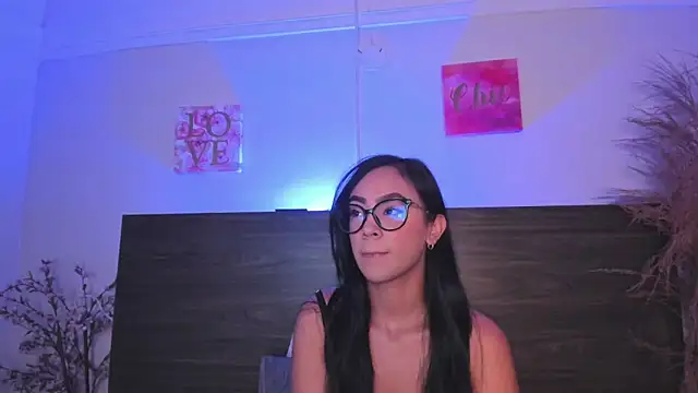 Klohewilliams  online show from January 10, 2026, 12:40 pm