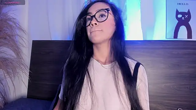 Klohewilliams  online show from February 9, 2026, 11:47 am