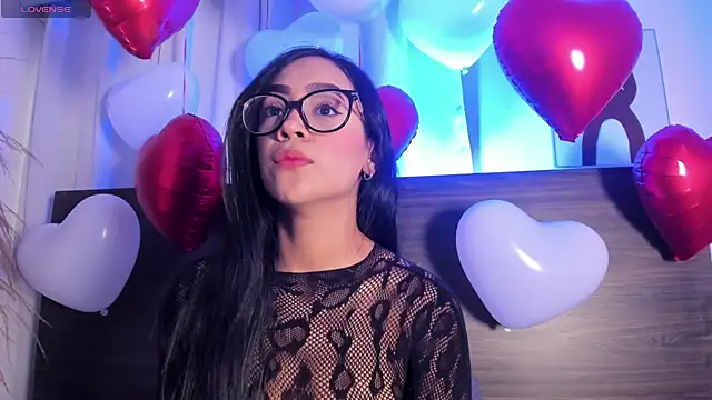 Klohewilliams  online show from February 12, 2026, 1:17 pm