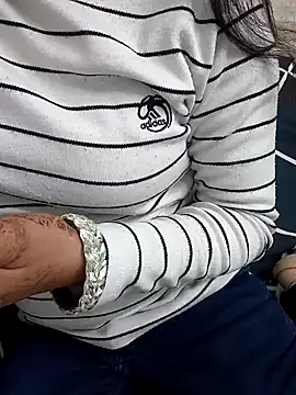 Juliekhan 98 online show from January 9, 2026, 5:43 am