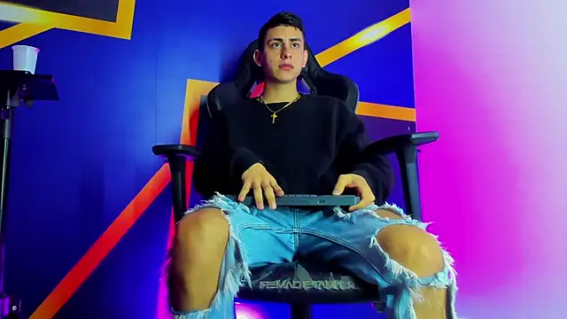 Snapshot of twink_scott_ chatting on November 30, 2025, 4:27 am twink scott online show from November 30, 2025, 4:27 am