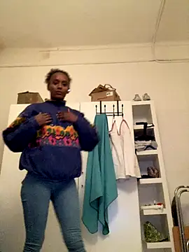    Hannah    online show from November 30, 2025, 4:27 am