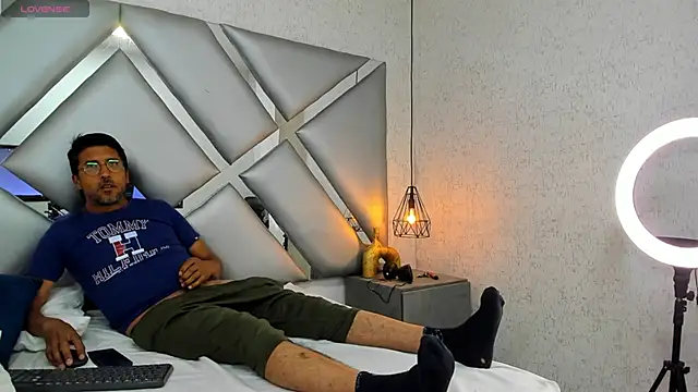 Snapshot of DANIDICK_VC chatting on November 26, 2025, 12:17 pm DANIDICK VC online show from November 26, 2025, 12:17 pm