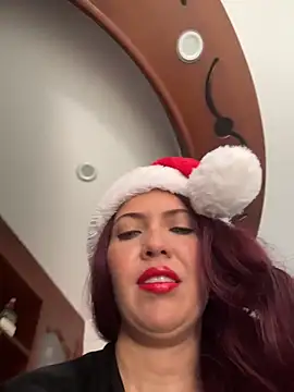 IsaSantoDomingo online show from December 22, 2025, 1:52 pm