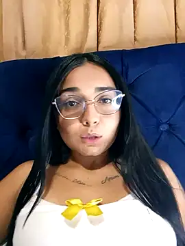 Snapshot of Moonn_danii1 chatting on December 2, 2025, 1:55 am Moonn danii1 online show from December 2, 2025, 1:55 am