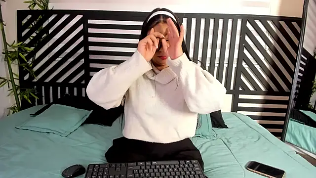 luna cute   online show from January 7, 2026, 7:38 pm