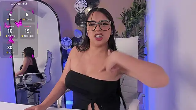 luna cute   online show from March 31, 2026, 9:04 pm