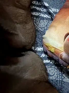 chiyalove online show from November 30, 2025, 9:24 am