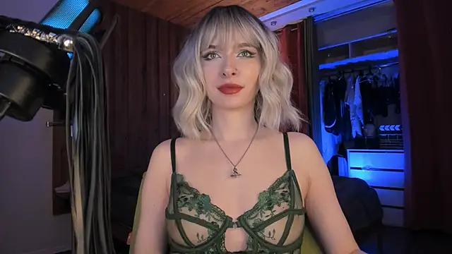 Snapshot of Mistress_Iris chatting on January 9, 2026, 8:10 pm Mistress Iris online show from January 9, 2026, 8:10 pm