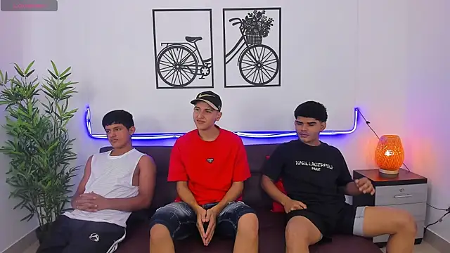 Snapshot of Crazy_porkys chatting on November 27, 2025, 7:49 pm Crazy porkys online show from November 27, 2025, 7:49 pm