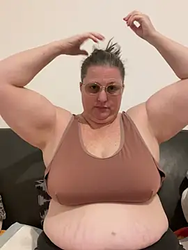 bea french curvy online show from January 12, 2026, 6:29 am