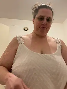 Snapshot of bea_french_curvy chatting on February 5, 2026, 9:08 pm bea french curvy online show from February 5, 2026, 9:08 pm