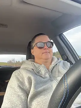 Snapshot of bea_french_curvy chatting on February 6, 2026, 9:23 am bea french curvy online show from February 6, 2026, 9:23 am