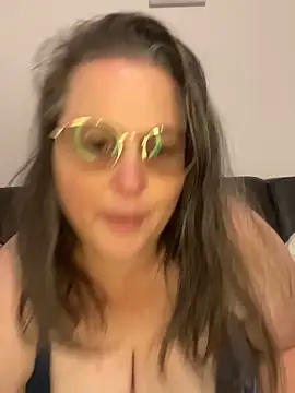 bea french curvy online show from April 17, 2026, 7:28 pm