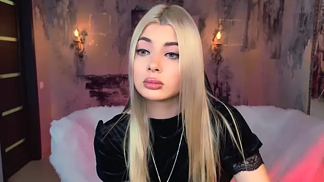 Snapshot of HyileyClark chatting on December 2, 2025, 9:25 am HyileyClark online show from December 2, 2025, 9:25 am