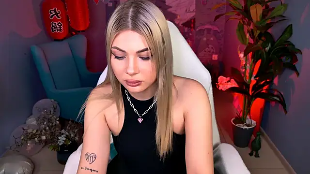 HyileyClark online show from March 2, 2026, 3:19 pm