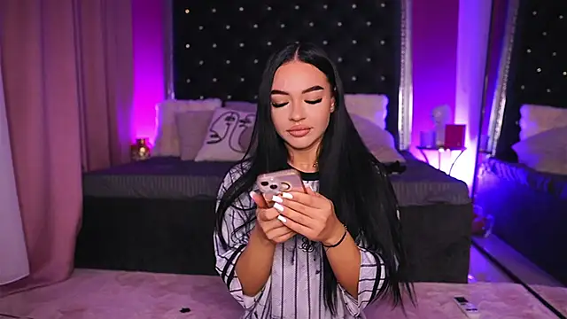 sashalorenzz online show from January 14, 2026, 4:51 am