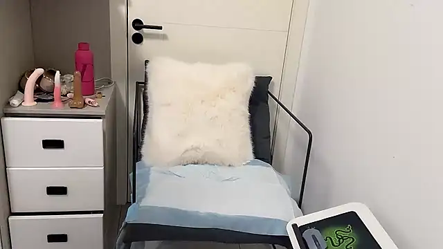 wanou33669 online show from February 7, 2026, 8:18 am