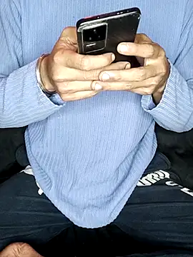 kisses-onmy-body online show from December 2, 2025, 12:10 pm