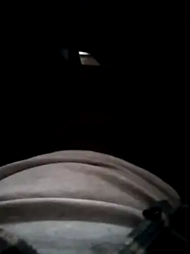 erdestruttor18 online show from December 5, 2025, 12:58 pm