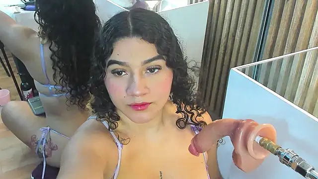 Snapshot of Gretta_Wild chatting on November 30, 2025, 12:31 pm Gretta Wild online show from November 30, 2025, 12:31 pm