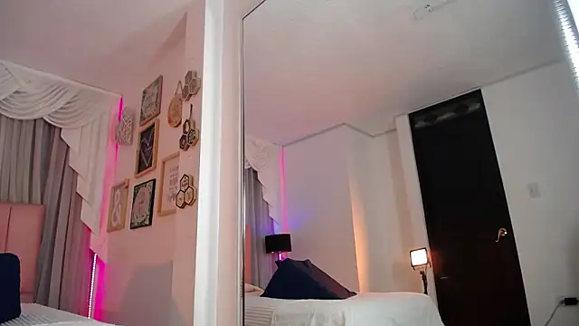 IsabelleDaza online show from February 26, 2026, 12:04 pm