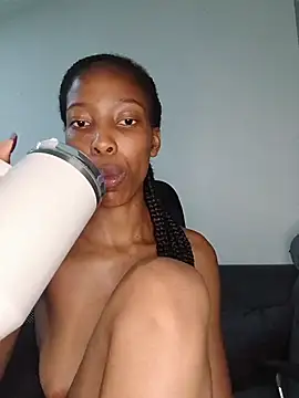 MsParisSmith online show from February 15, 2026, 7:51 am