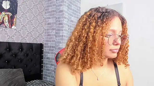 Snapshot of Crystal_bunn chatting on November 29, 2025, 6:00 pm Crystal bunn online show from November 29, 2025, 6:00 pm