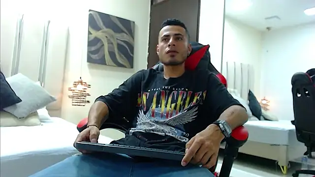 Snapshot of MatthewCullen chatting on December 1, 2025, 9:20 pm MatthewCullen online show from December 1, 2025, 9:20 pm