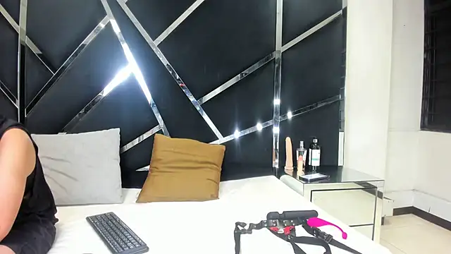 Alyssa Noah online show from April 16, 2026, 2:34 am