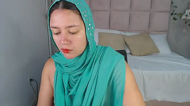 KaylaVonn online show from November 30, 2025, 5:00 am