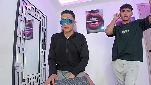 COUPLES BOYS online show from November 29, 2025, 7:22 am