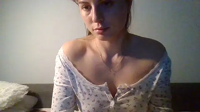Snapshot of Devil_Maiden chatting on April 1, 2026, 7:44 pm Devil Maiden online show from April 1, 2026, 7:44 pm