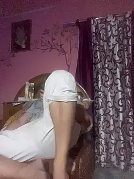 Saxymood1111 online show from April 1, 2026, 5:43 pm