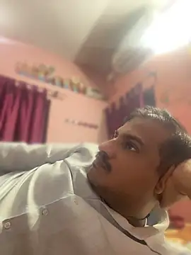 Saxymood1111 online show from April 13, 2026, 1:27 pm