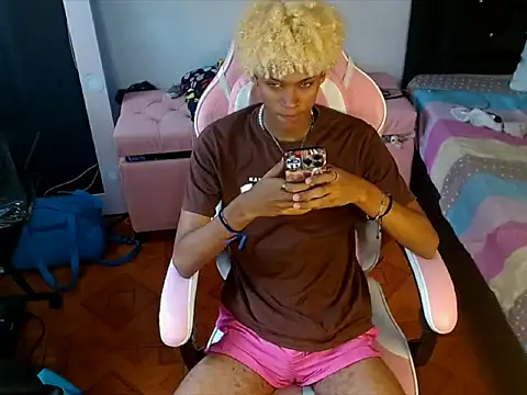 silverspice  online show from November 29, 2025, 5:49 pm