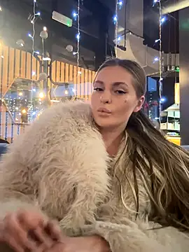 Snapshot of MilenaLuxury chatting on November 28, 2025, 3:04 pm MilenaLuxury online show from November 28, 2025, 3:04 pm