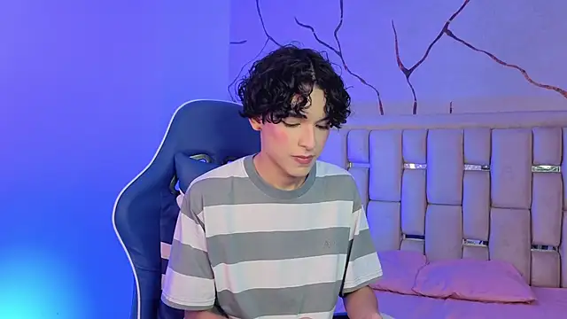 SthepanodiMonaco online show from April 7, 2026, 3:18 am