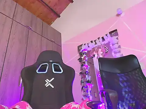 Doll Dollys  online show from December 20, 2025, 7:32 pm