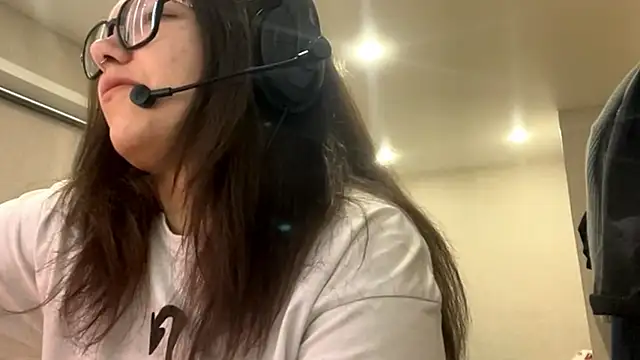 KerriMcbreen online show from December 1, 2025, 3:55 am