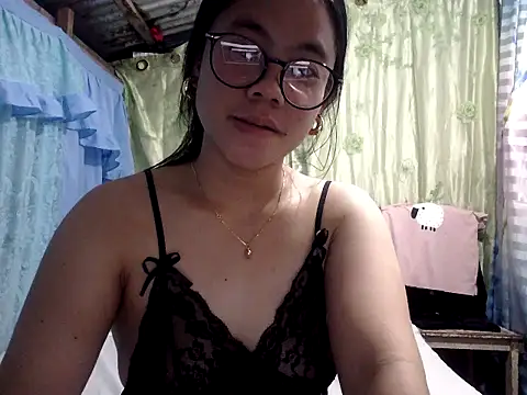 Snapshot of xxdreamgirl69 chatting on February 6, 2026, 10:02 pm xxdreamgirl69 online show from February 6, 2026, 10:02 pm