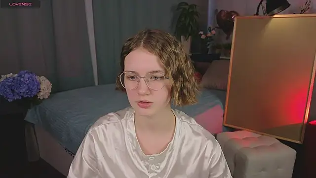 Snapshot of Mia_Mooore chatting on February 13, 2026, 2:13 pm Mia Mooore online show from February 13, 2026, 2:13 pm